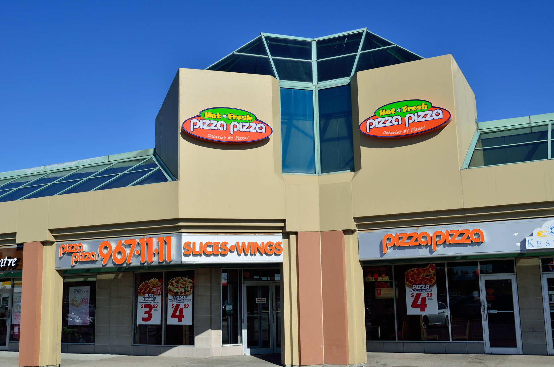 A Pizza Pizza storefront in Markham, Ontario