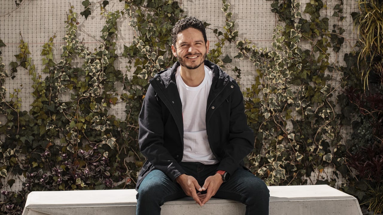 Oscar Giraldo, founder of Playvox, seated outdoors