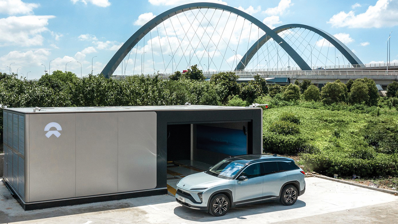 NIO electric vehicle beside a battery swap station in Siemens’ customer case study