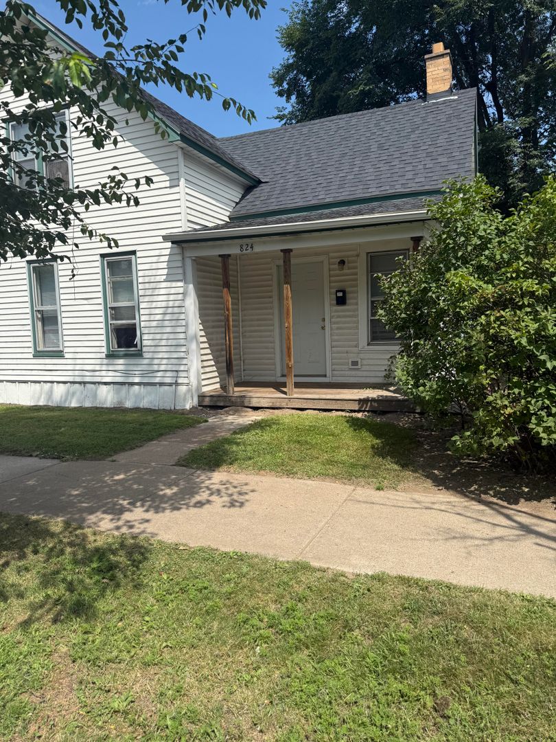 Exterior of the house shown in Prosper’s 824 Water Street rental listing