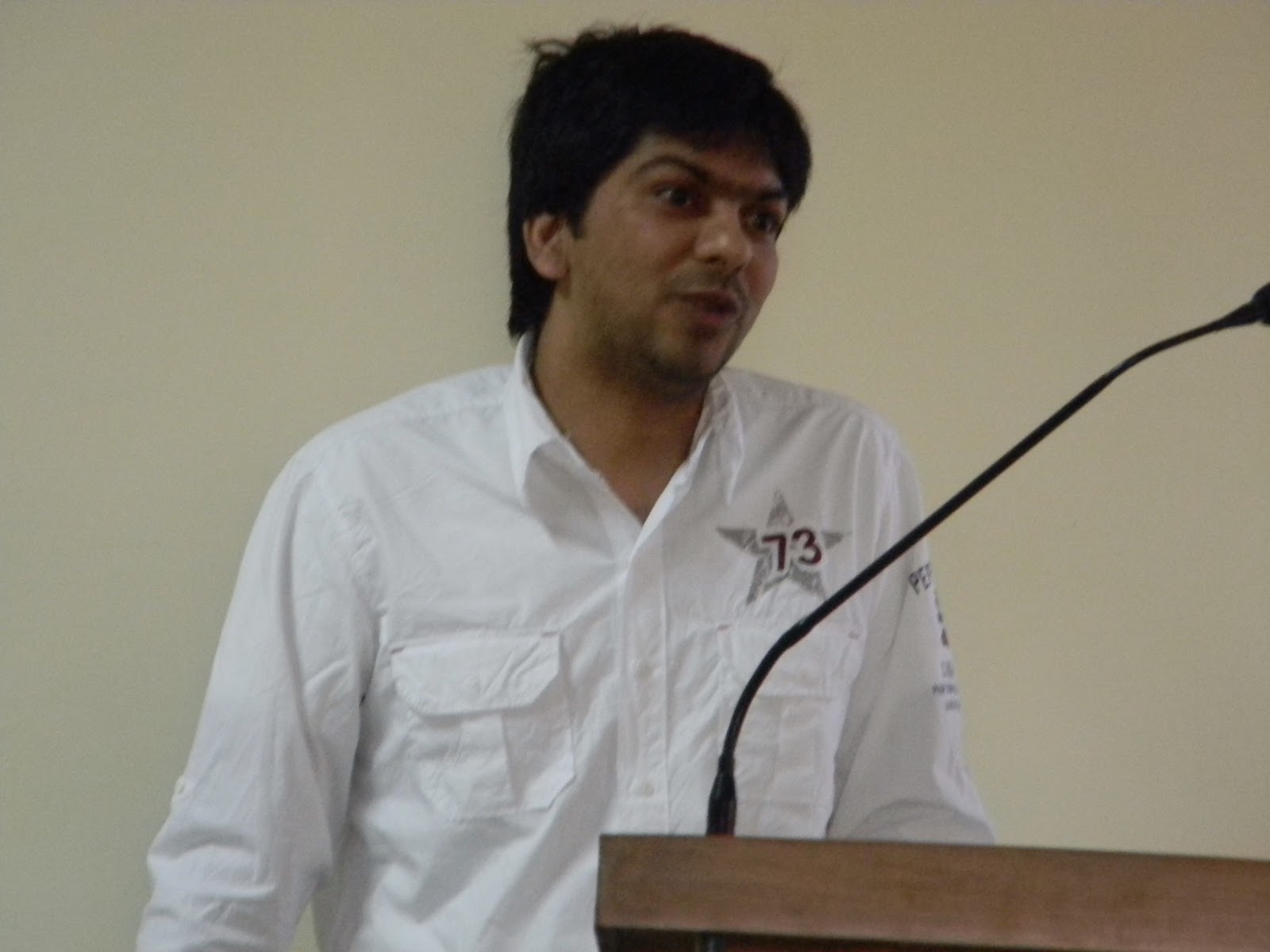 Ravi Kabra speaking at a lectern during a university career session