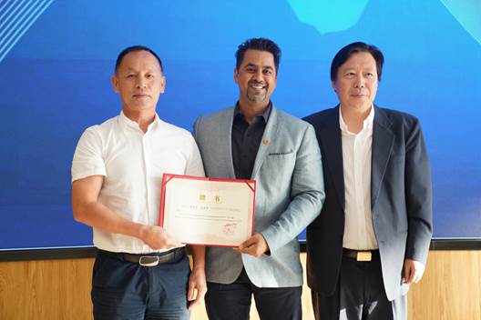 Ray Walia, centre, receiving his guest-professor appointment at Shenzhen Technology University in November 2019