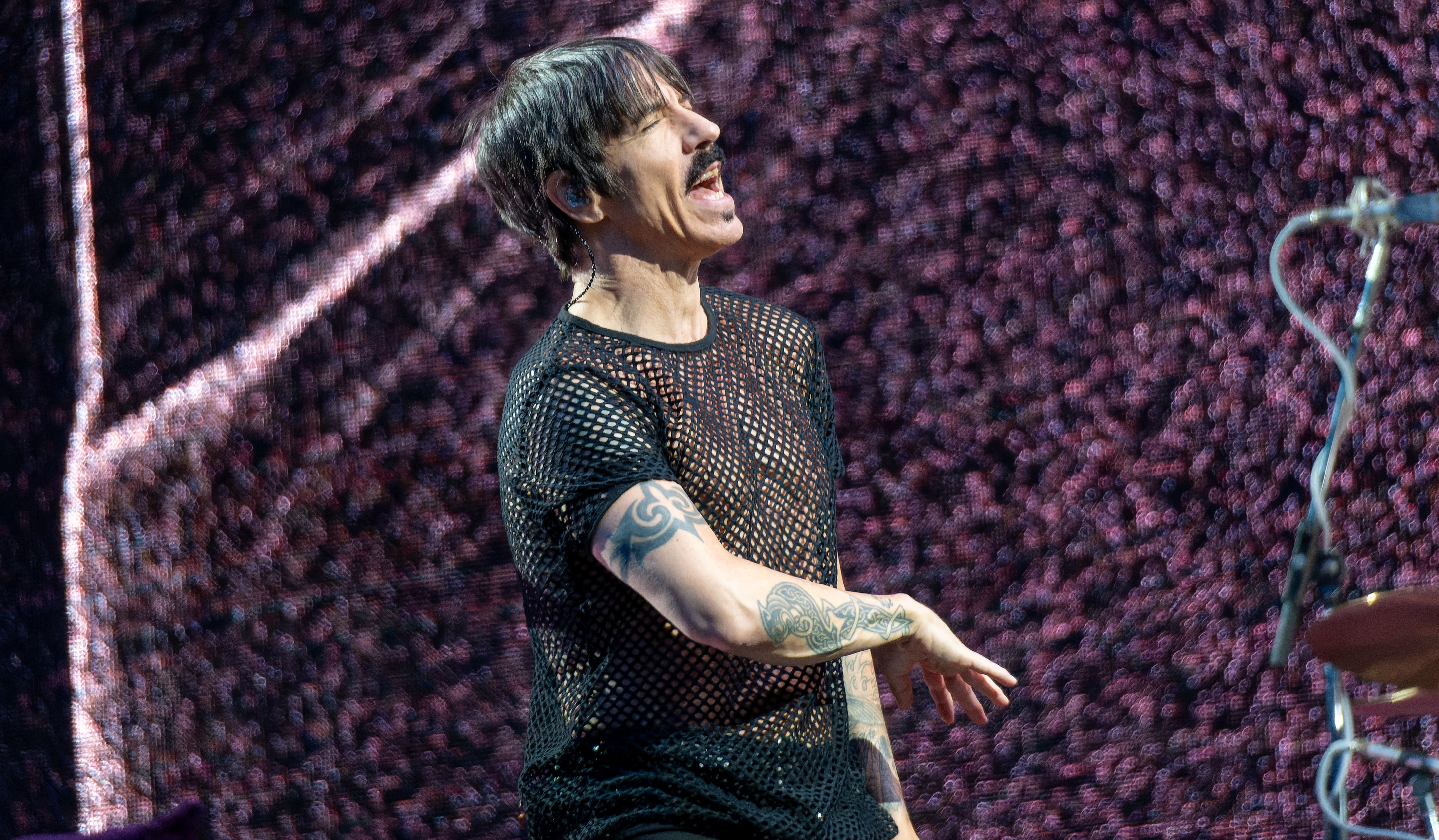 Anthony Kiedis performing with Red Hot Chili Peppers at Tottenham Hotspur Stadium in 2023