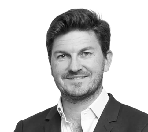 Rémi Aubert and the competitor across the table