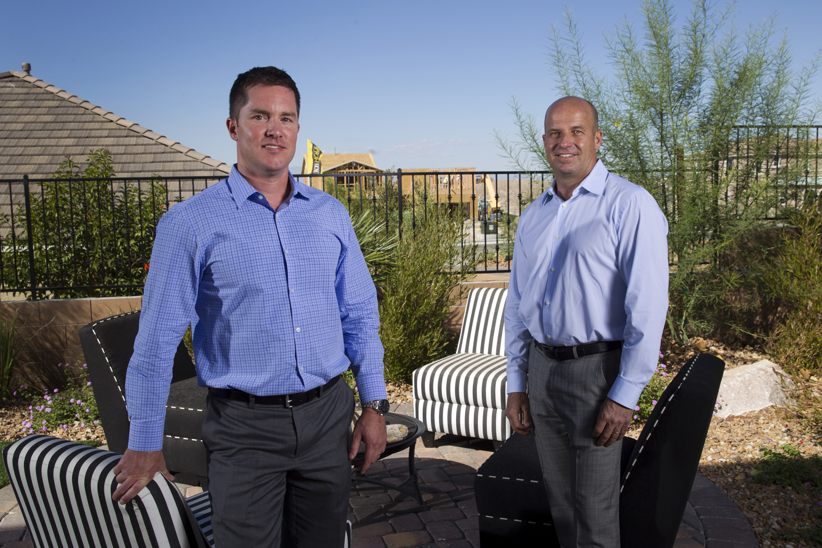 Rob McGibney, left, with Pardee Homes executive Klif Andrews in a model-home backyard at Inspirada in Henderson in September 2014.