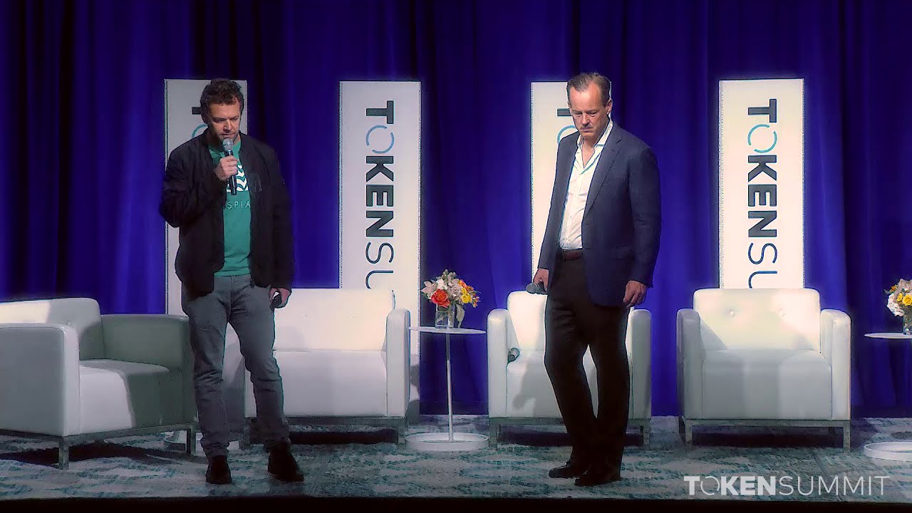 David Wills, left, and Robert Dykes, right, on stage at Token Summit III in New York in 2018