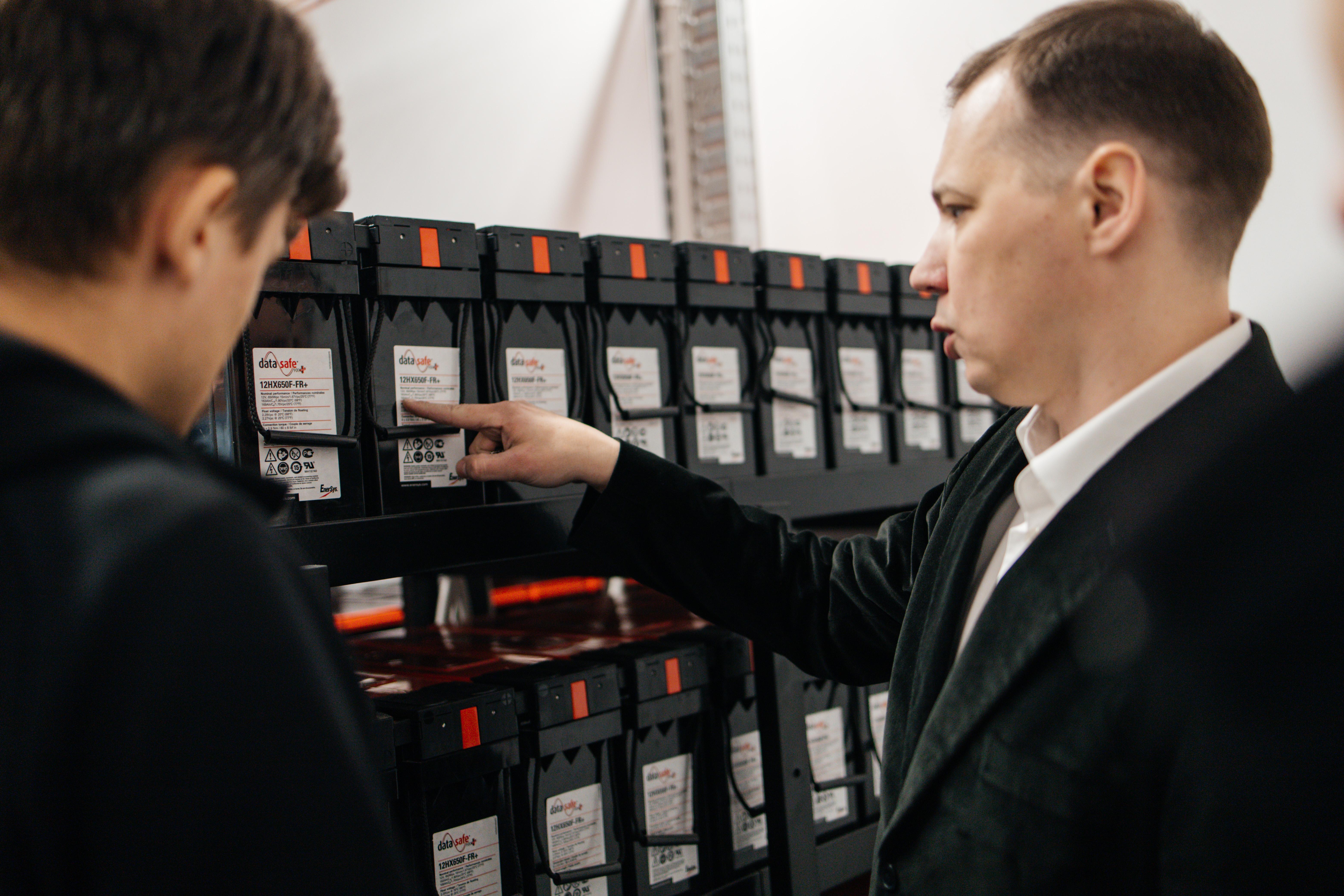 Visitors inspecting equipment at Rock Flow Dynamics’ Belgrade data centre