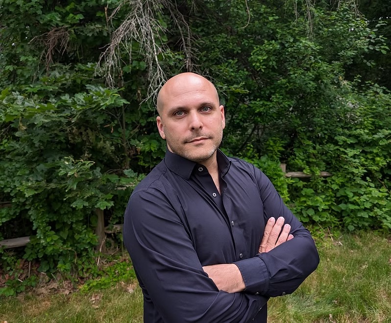 Roi Carmel Wants the CRM to Stop Asking Salespeople for Homework