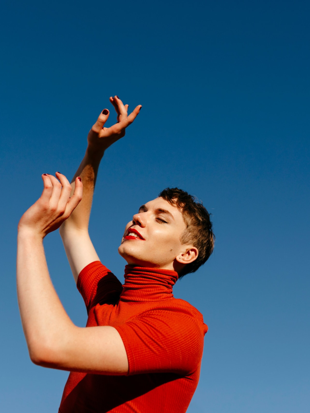 Mindful movement photograph used on the Roundglass Living website