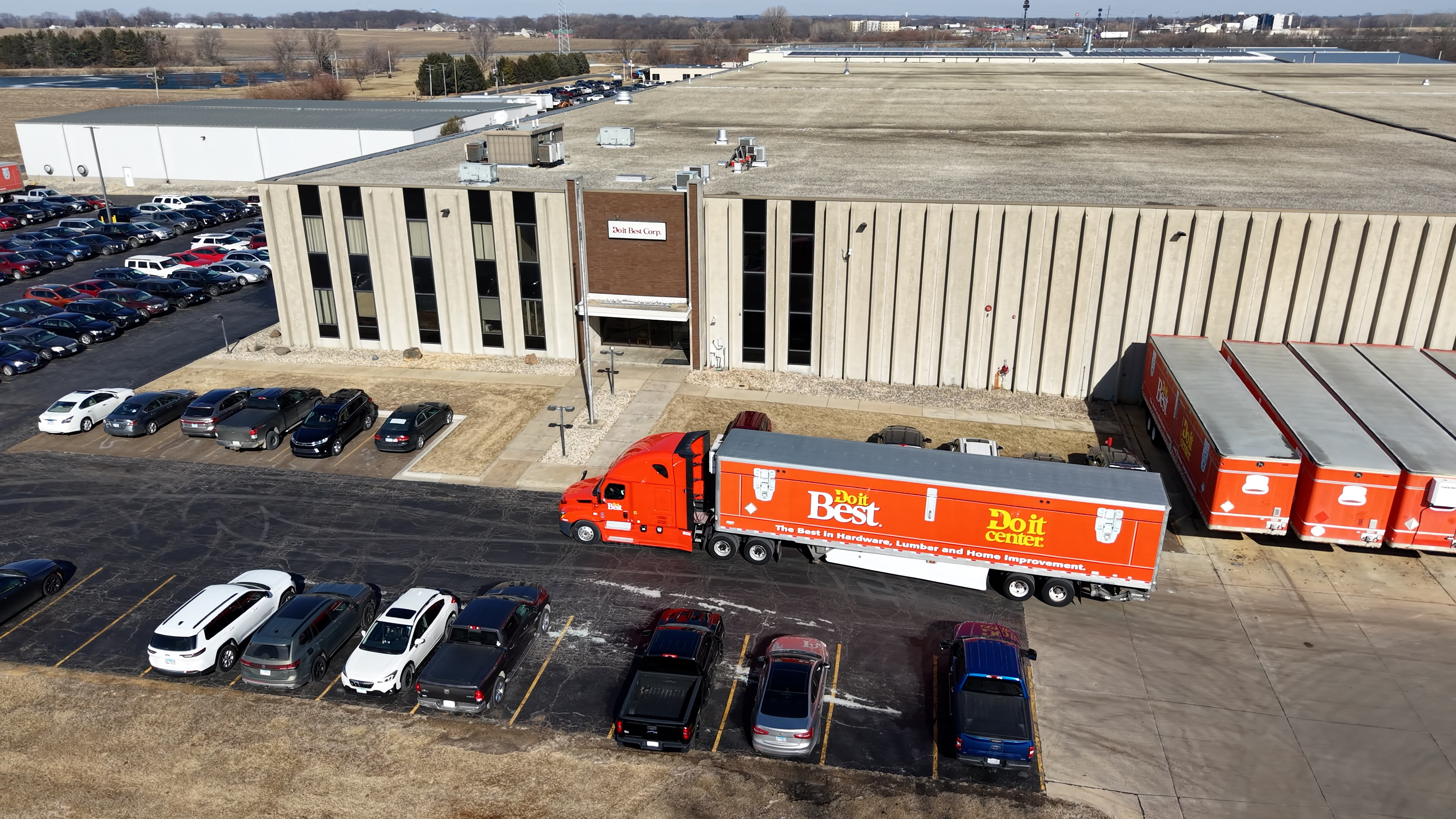 Ruan-operated truck carrying Do it Best branding