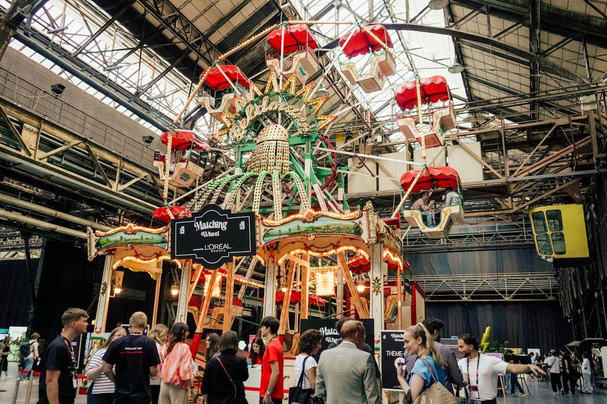 A Matching Wheel with striped cabins and L’Oréal branding inside the Jahrhunderthalle at r26