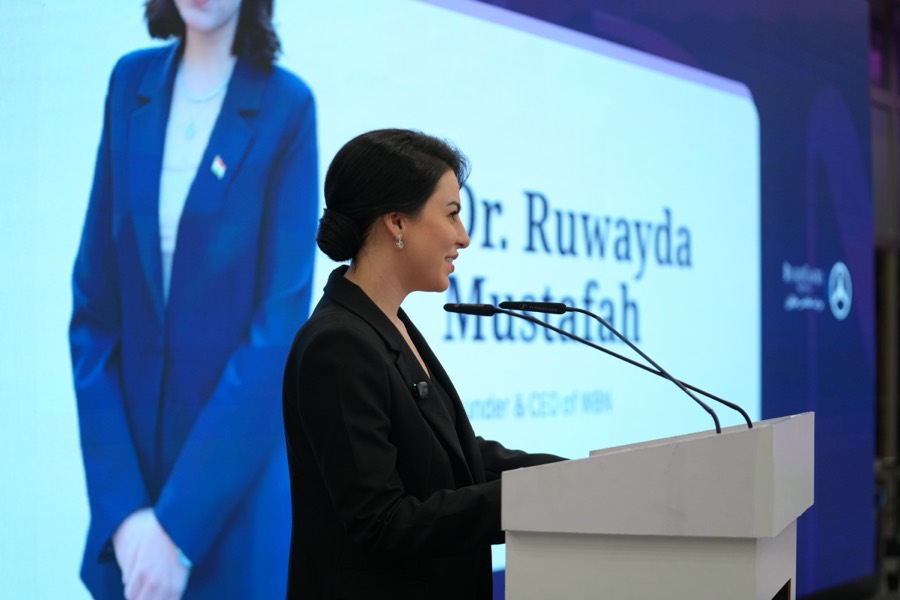 Dr. Ruwayda Mustafah speaking at a lectern at Women Beyond Network’s Slemani reception