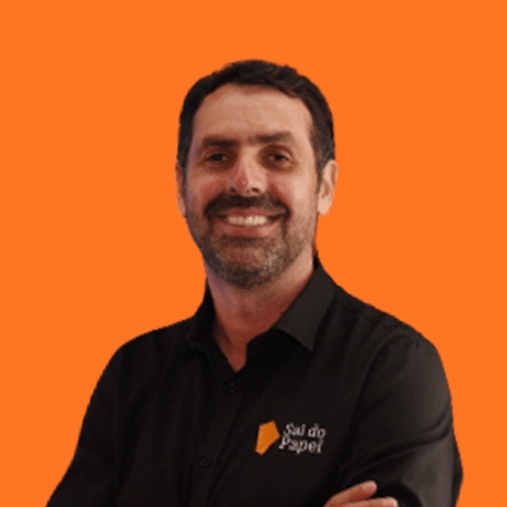 Carlos Junior, founder and CEO of Sai do Papel