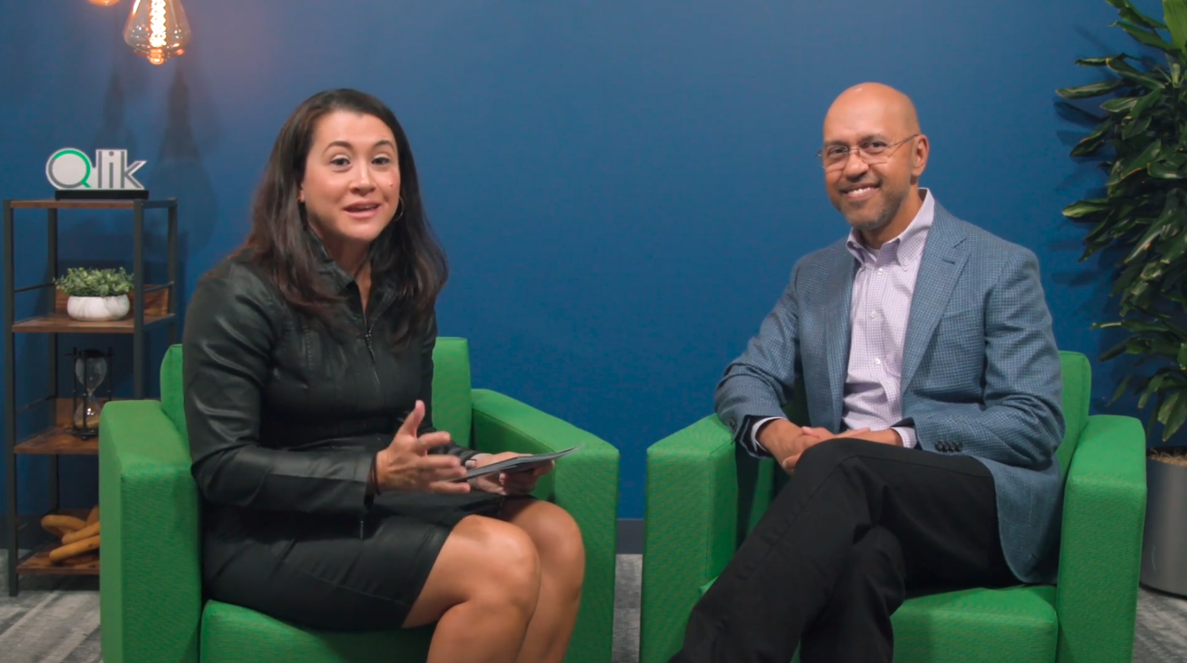 Jessica Dubois interviews Saugata Saha in green armchairs at Qlik