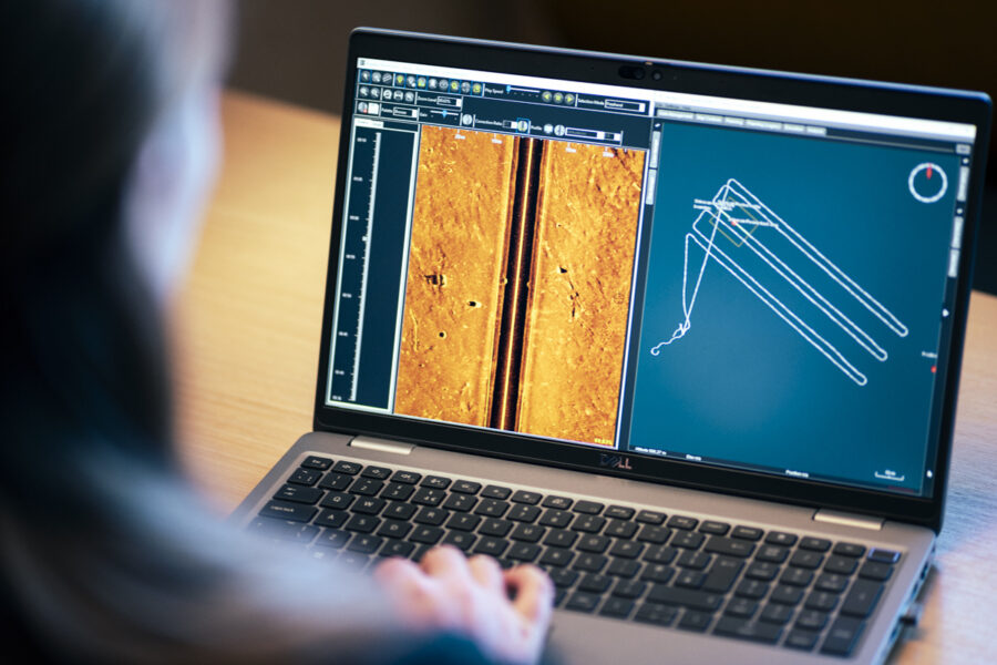 SeeTrack software showing sonar imagery beside a plotted vehicle track