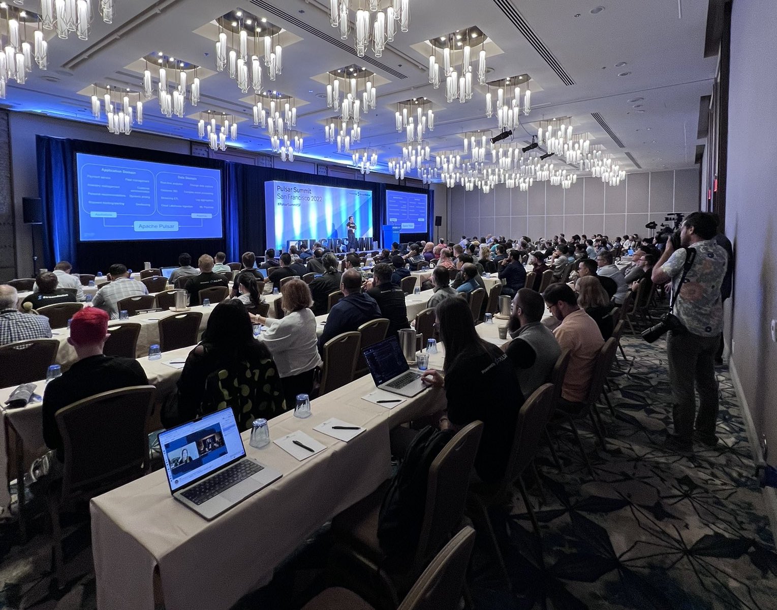 Sijie Guo presenting to a room of attendees at Pulsar Summit San Francisco 2022