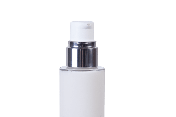 White beauty container fitted with a Silgan dispensing pump