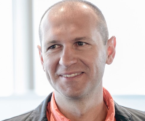 Portrait of Simon Adar, CEO of Code Ocean