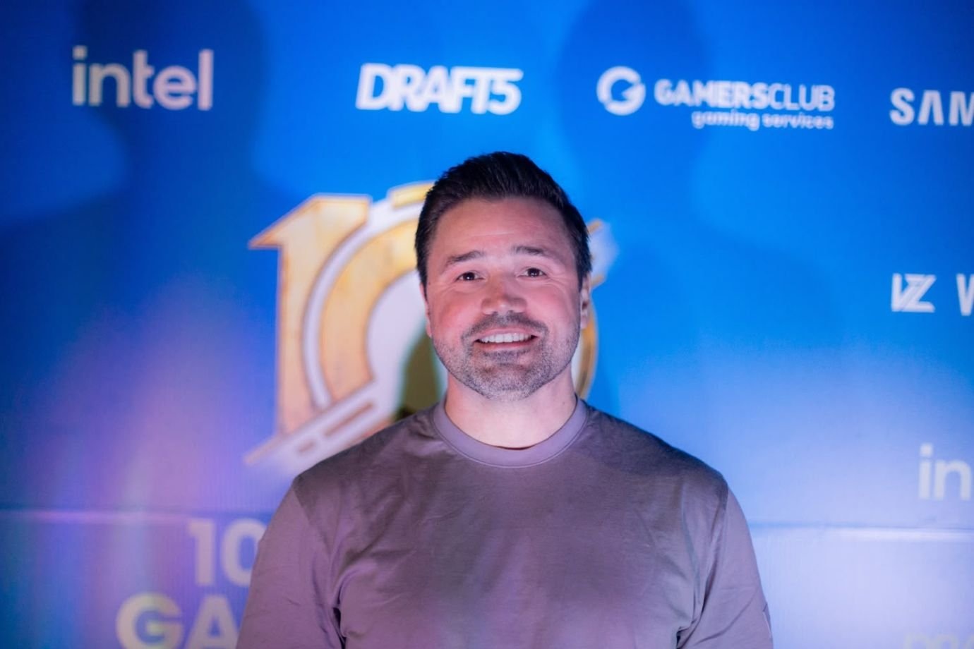 Siprocal executive Paulo Fernandes in front of a Gamers Club event backdrop