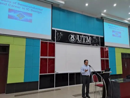 SK Fong speaking at a microphone during an engineering seminar at Universiti Teknologi Malaysia