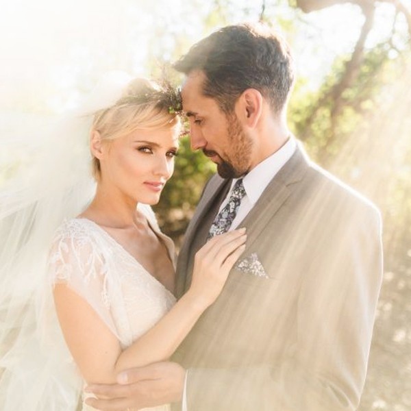 Bride and groom framed by soft backlight in SLR Lounge’s wedding-course photograph