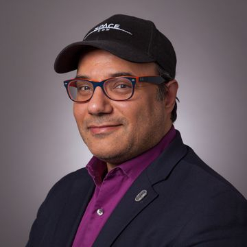 Portrait of Space.com editor-in-chief Tariq Malik