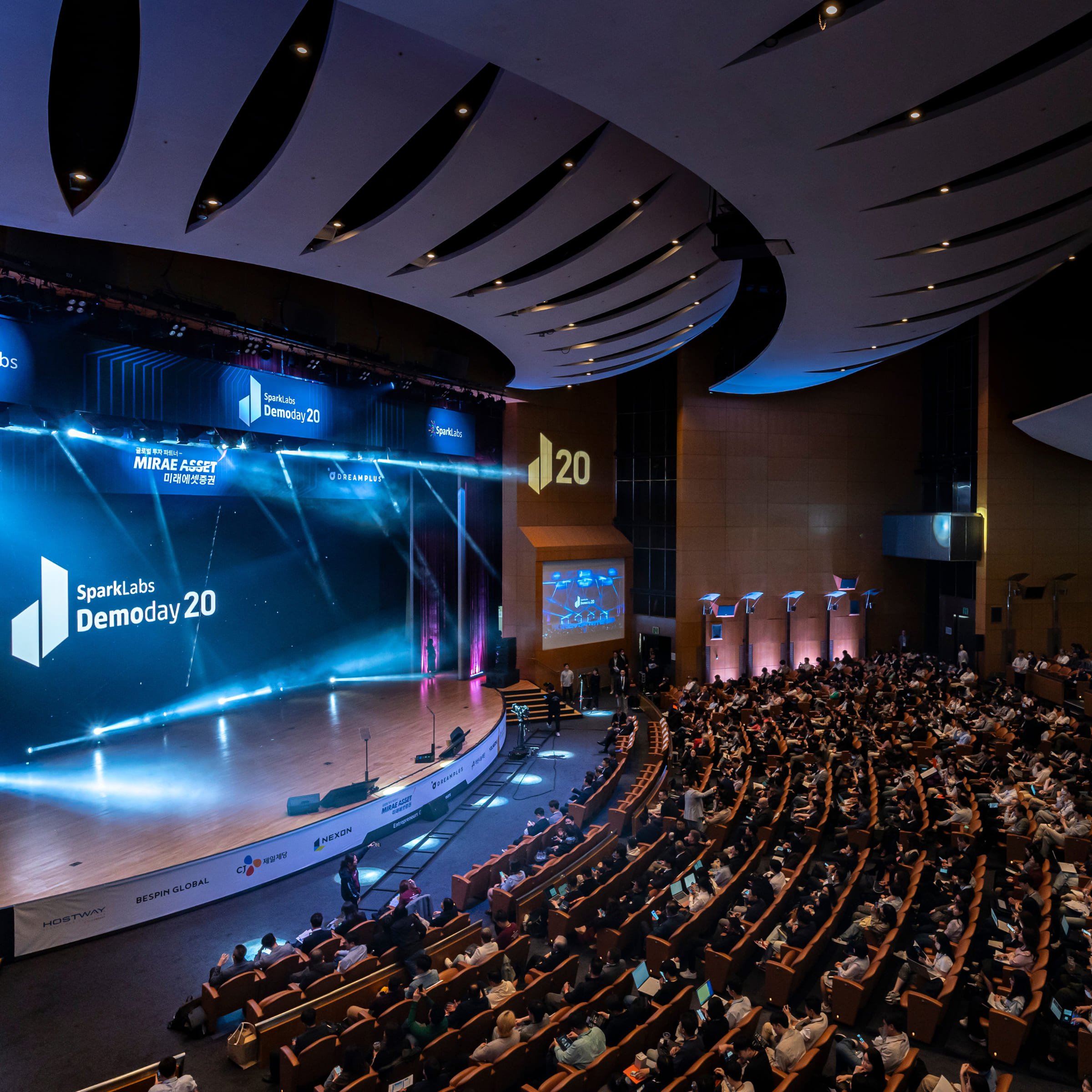 Audience and illuminated stage at SparkLabs Korea Demo Day 20