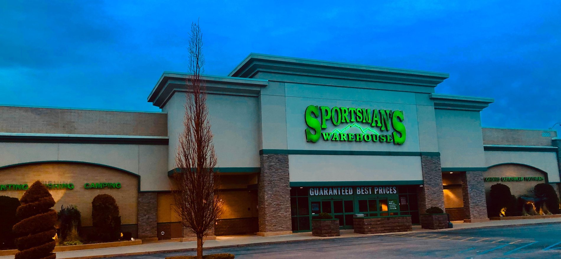 Sportsman’s Warehouse in Lexington, Kentucky, under a blue evening sky