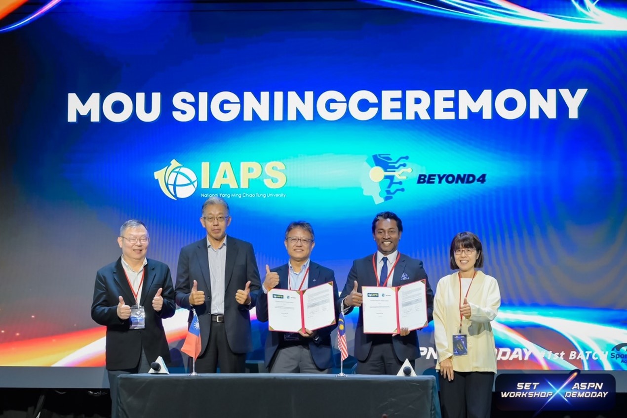Rubaneswaran, second from right, at the IAPS and BEYOND4 memorandum signing in Taipei