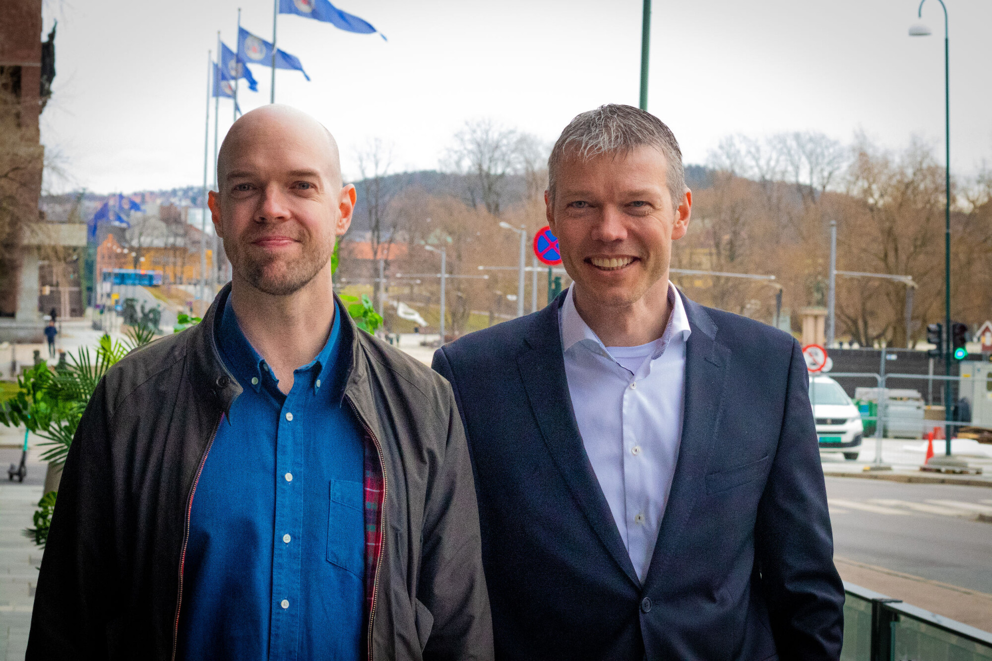 Stein Ove Eriksen, left, standing with Huddly’s then-CFO Øystein Drageset