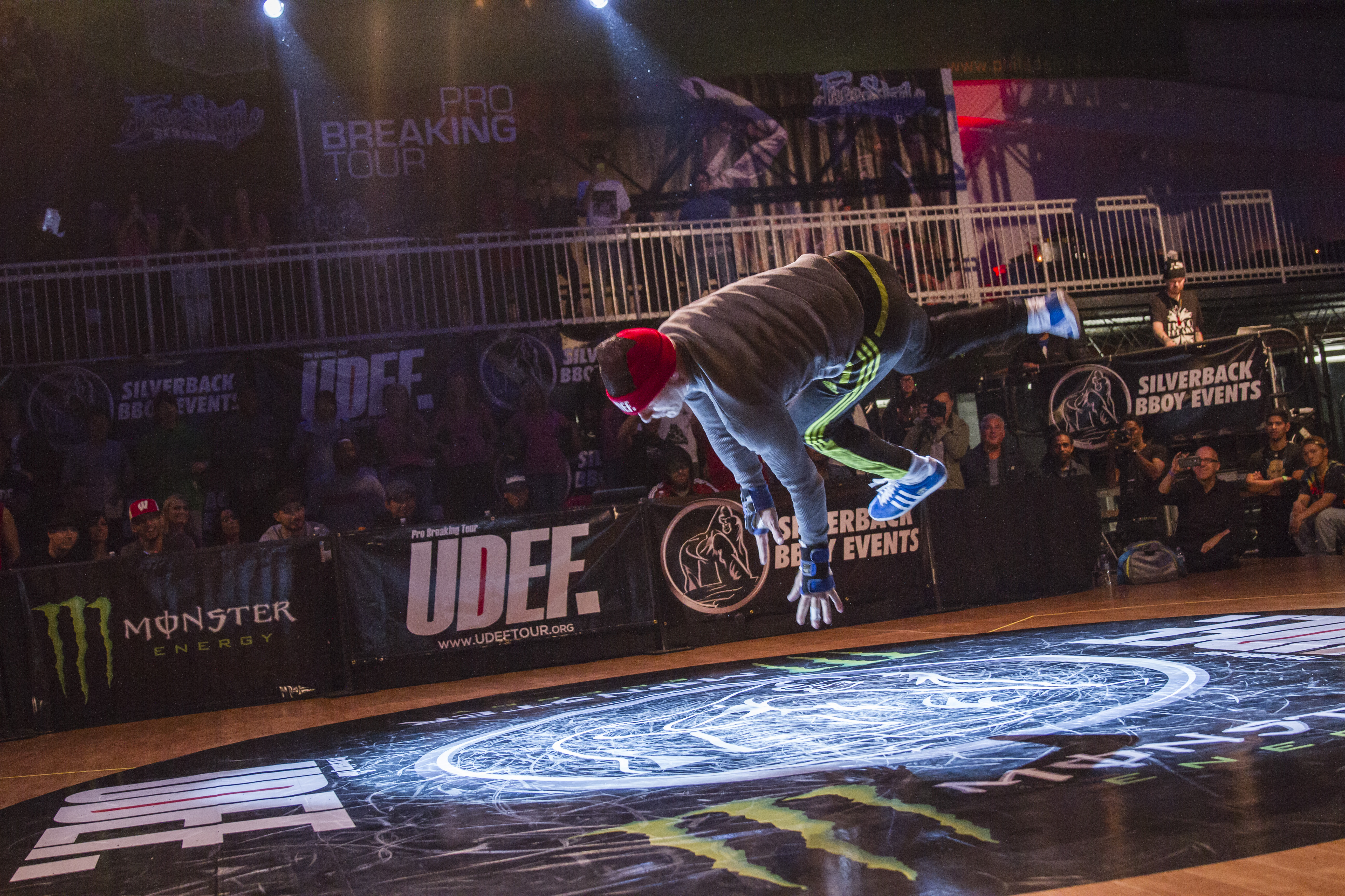 Steve Graham breaking at the 2014 Silverback Open, suspended above the battle floor