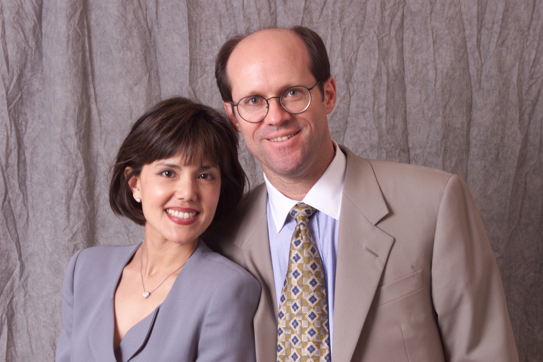 Steve Kirsch, at right, standing beside another person in an archival press photograph