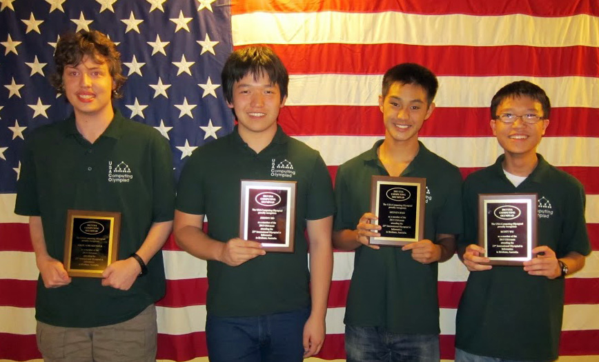 The 2013 U.S. International Olympiad in Informatics team in front of an American flag; Steven Hao is third from the left