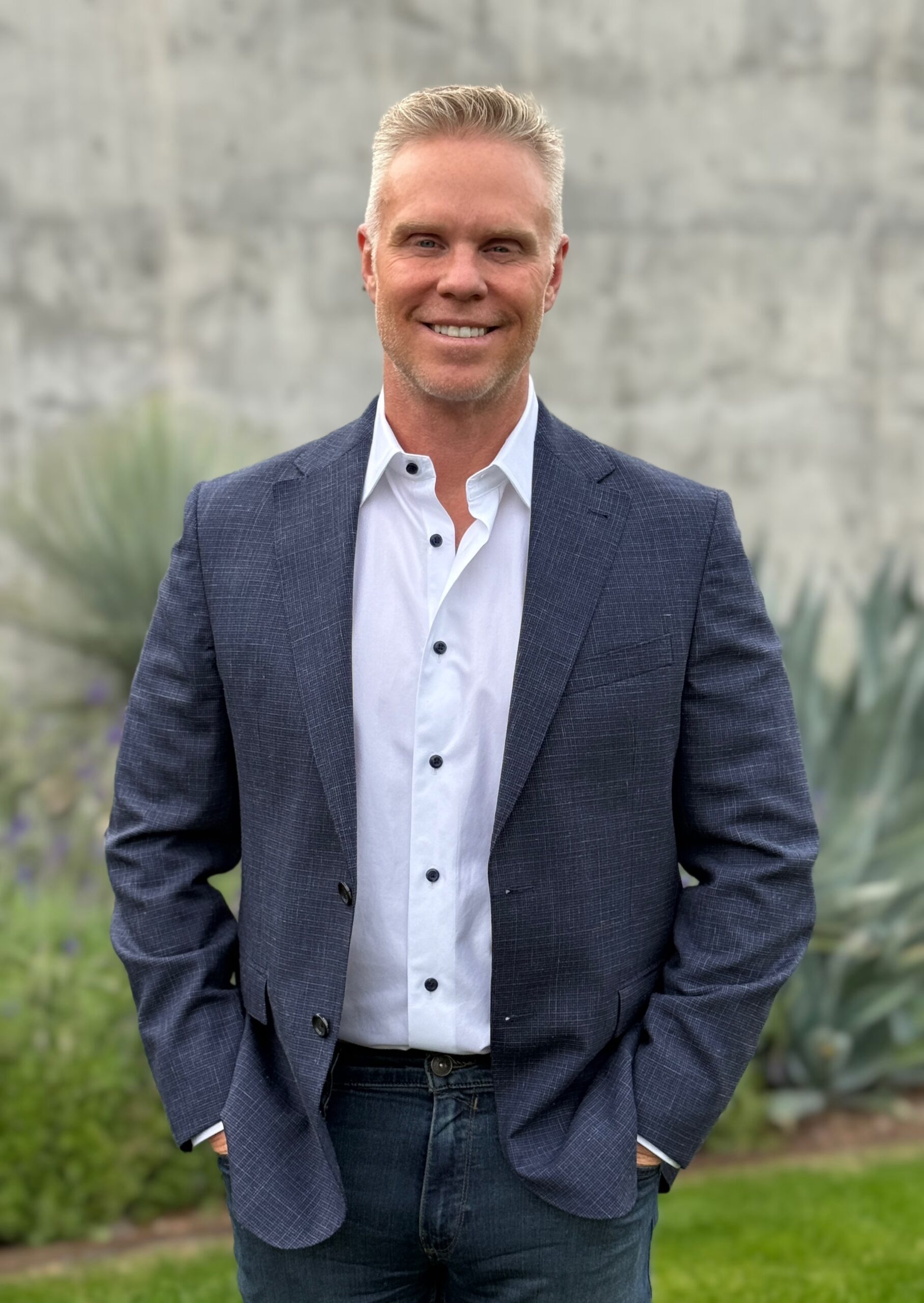 Portrait of StrongMind founder Damian Creamer