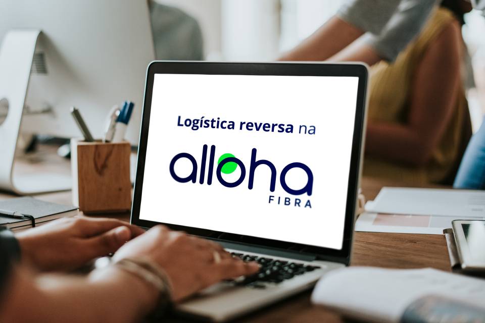 SYDLE’s Alloha reverse-logistics illustration, showing the customer’s logo on a laptop