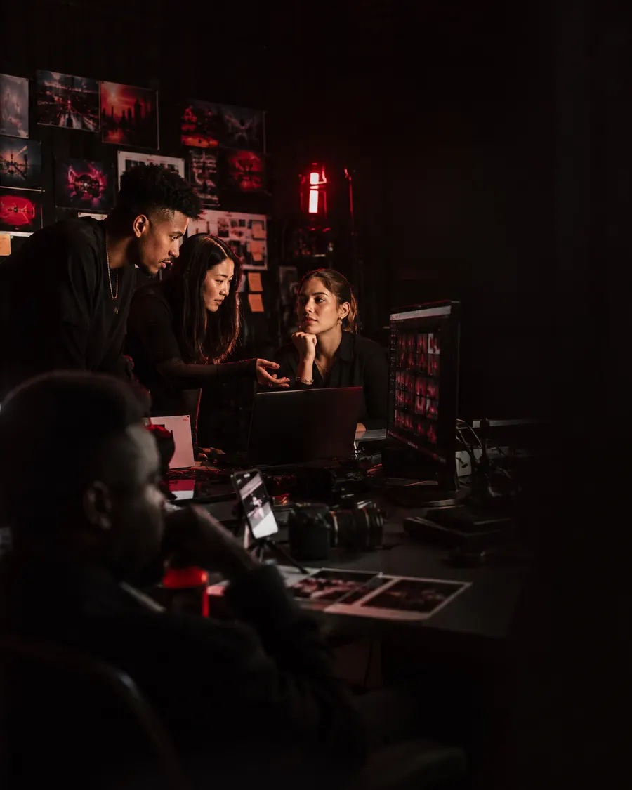 An illustrative editing studio scene used on the Daily Vertex website