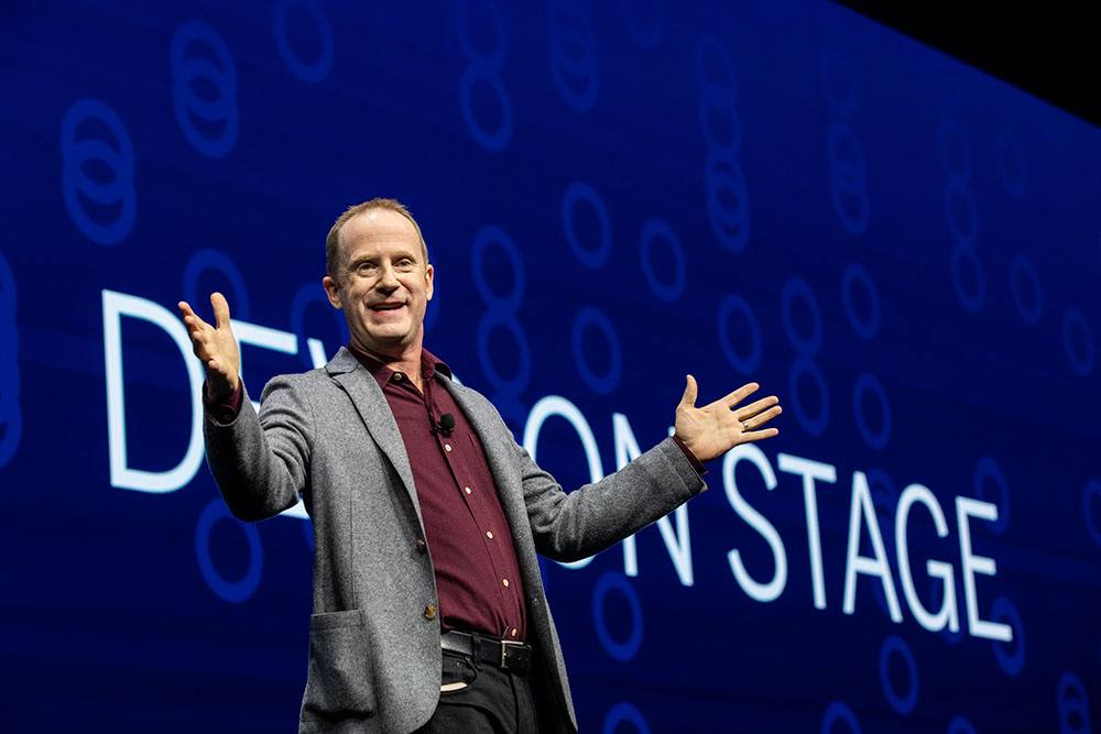 Andrew Beers, arms open, welcoming the audience to Tableau’s Devs on Stage in 2019