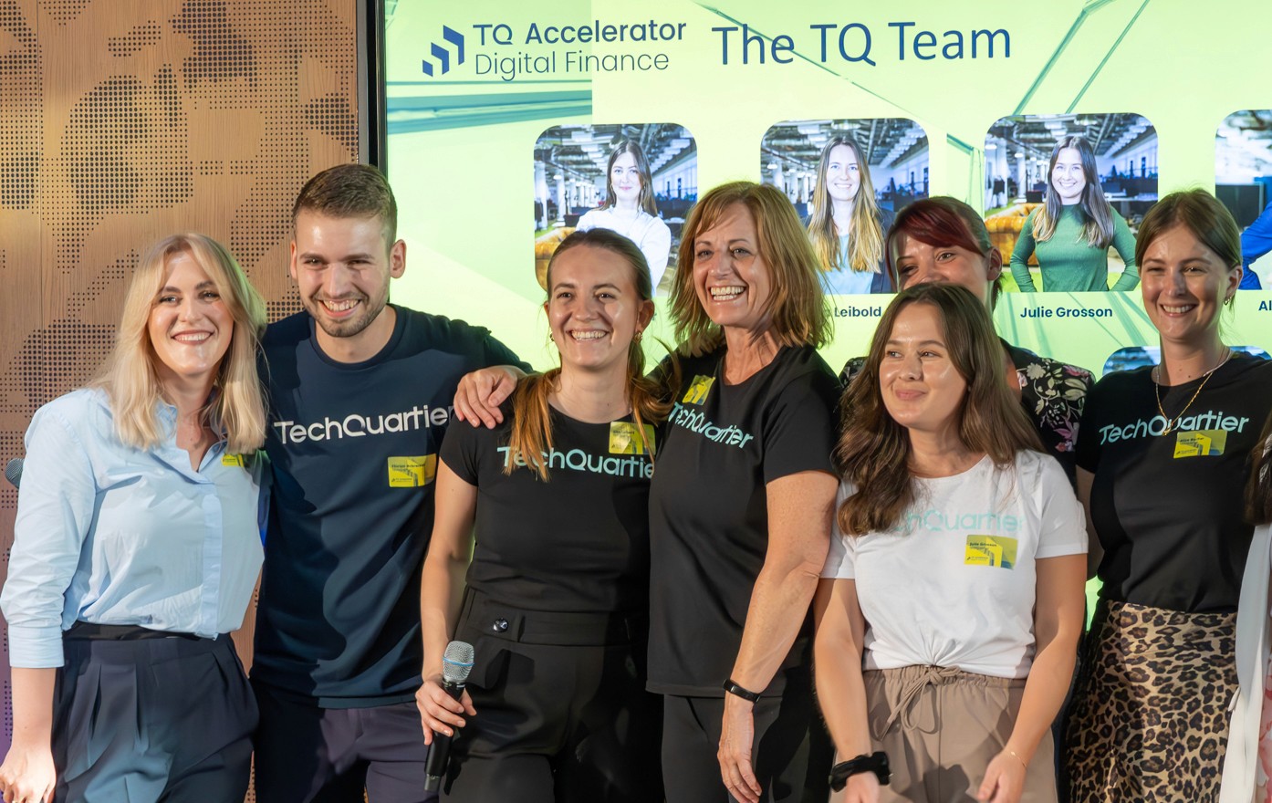 TechQuartier team members gathered in front of a Digital Finance accelerator presentation