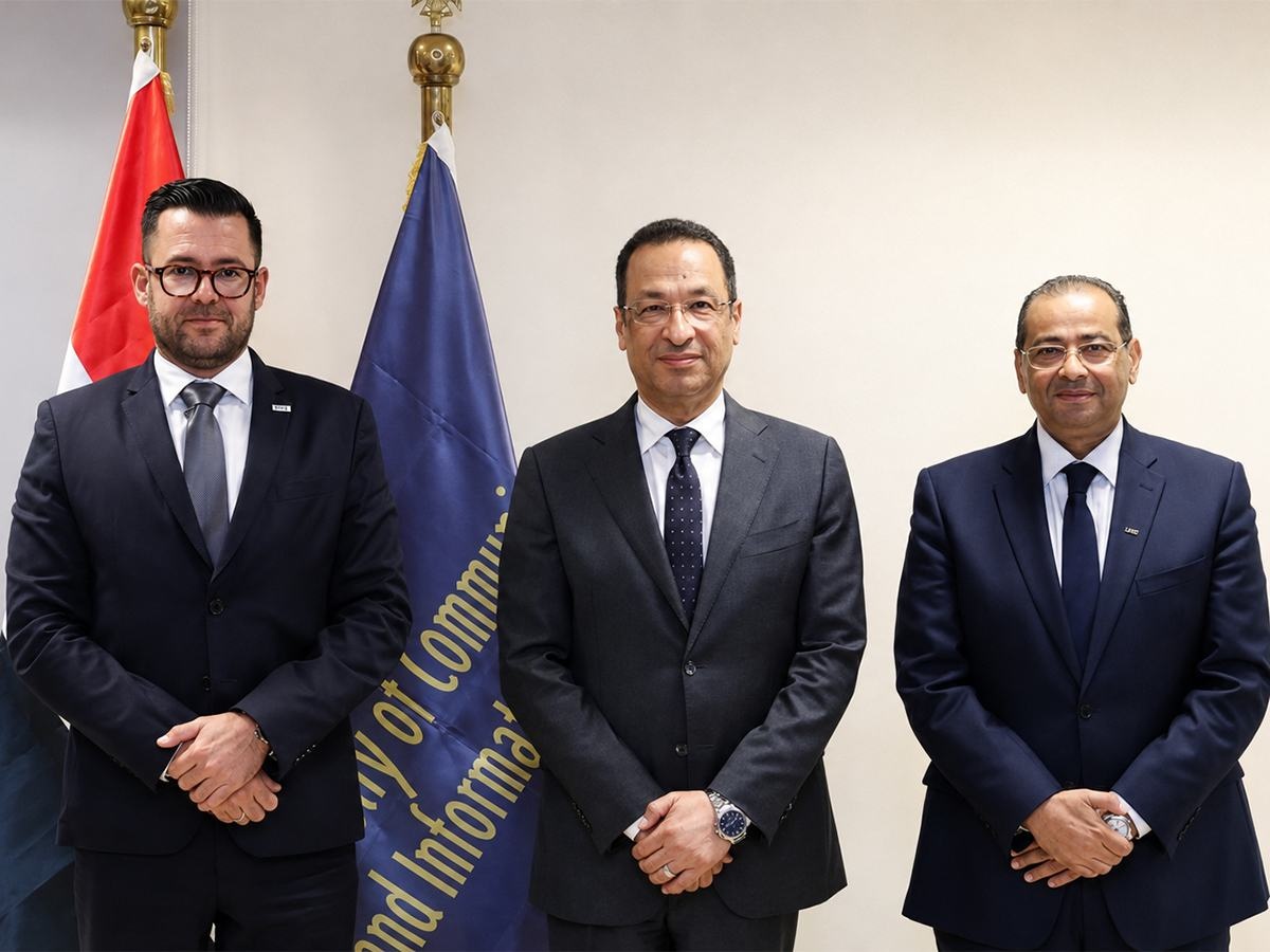 Three representatives at the announcement of the Sharm El Sheikh-Taba subsea cable agreement