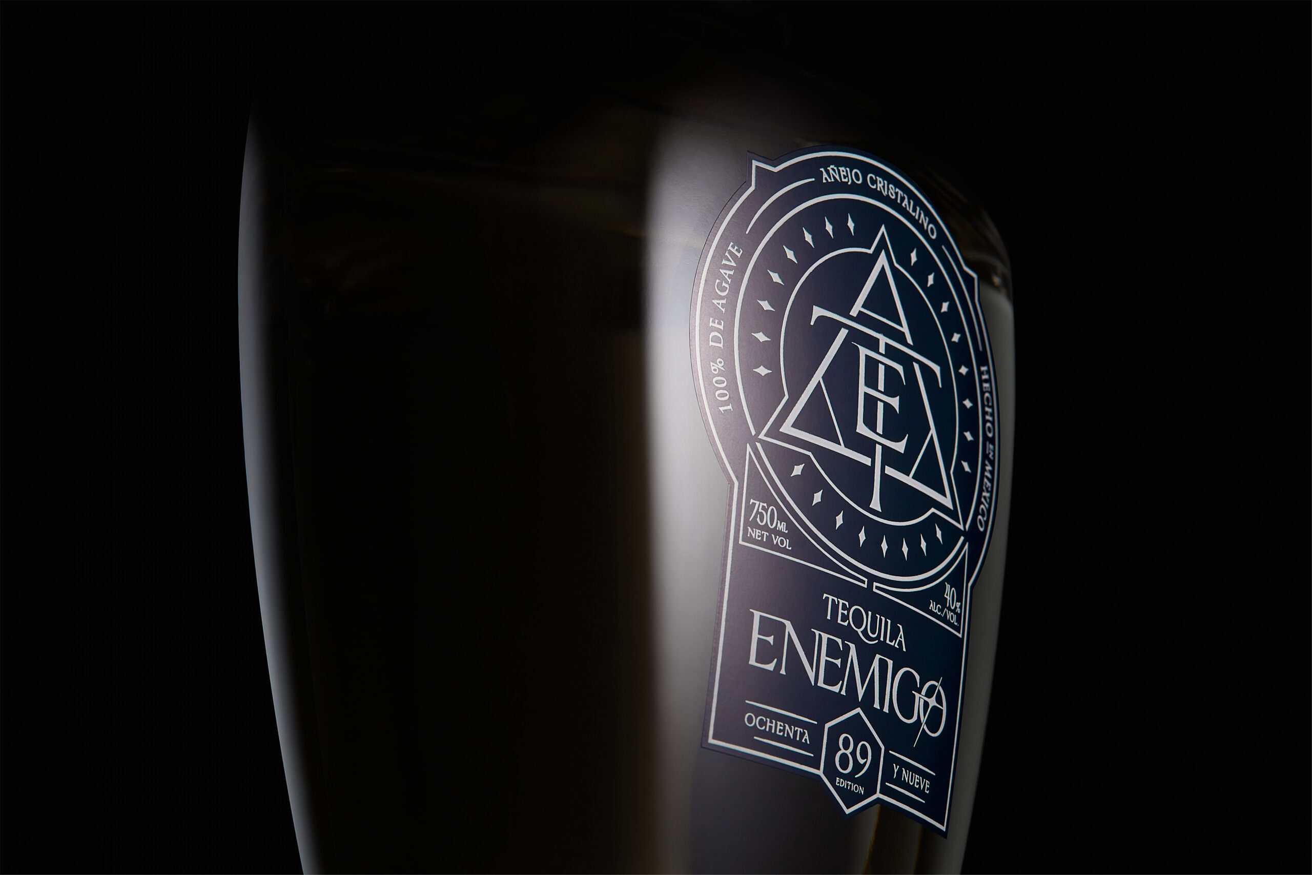 Close view of an Enemigo 89 Añejo Cristalino bottle label