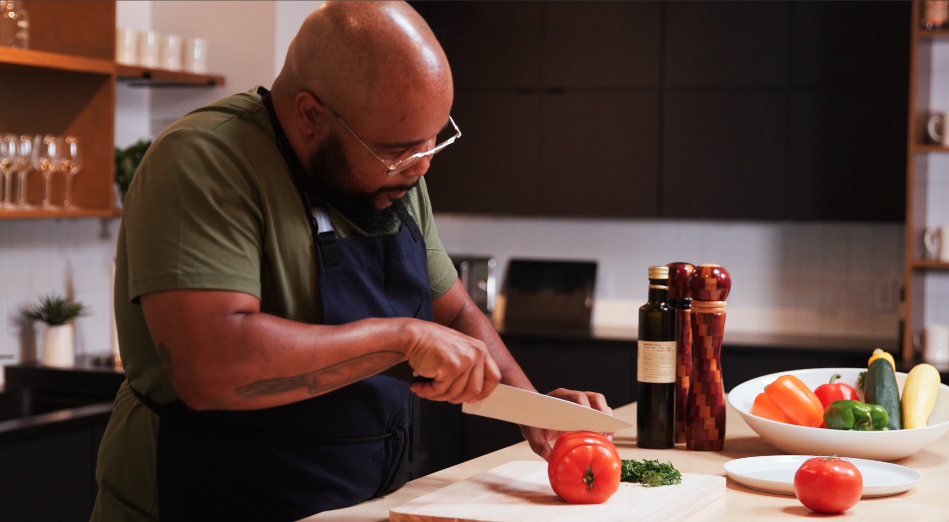 A cook using a chef’s knife in an official Resharp promotional photograph