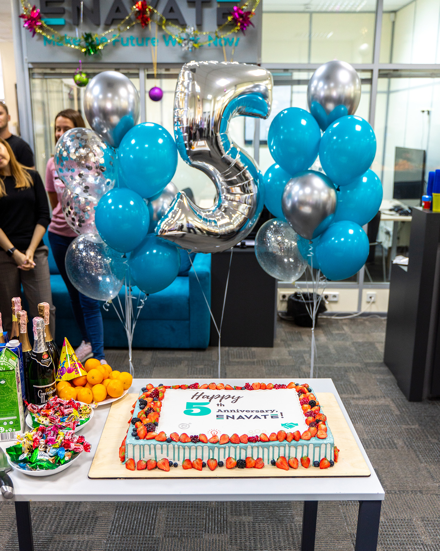 A cake and balloons at Enavate’s fifth-anniversary celebration in Kyiv