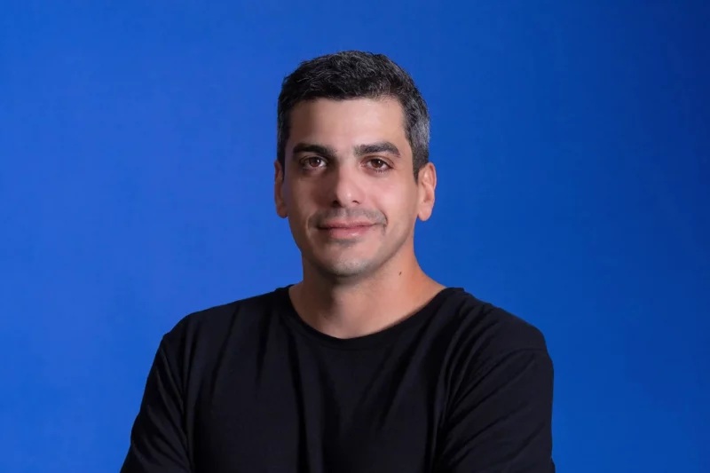Tiendanube co-founder and CEO Santiago Sosa against a blue background