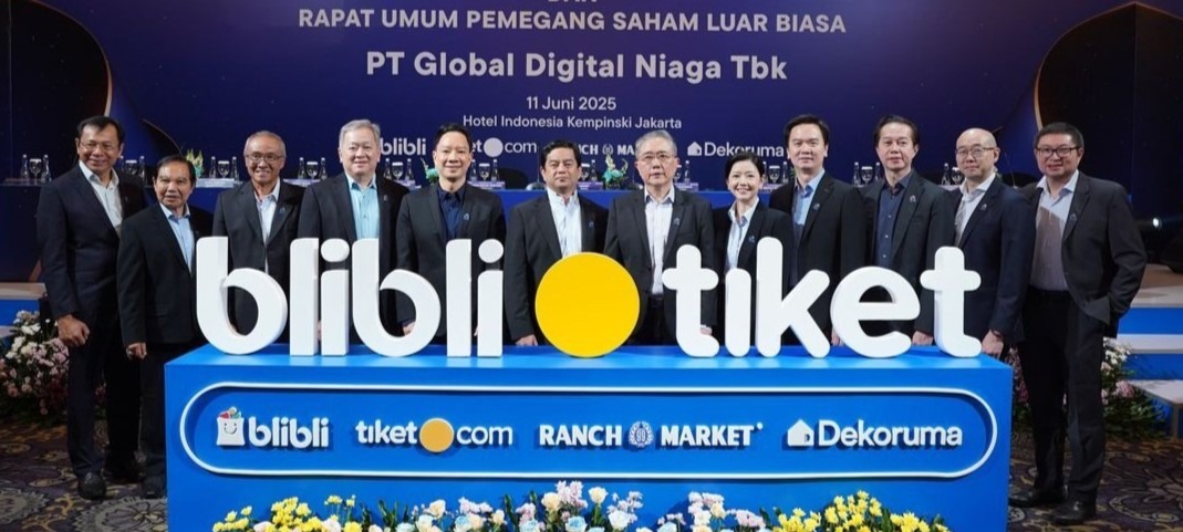 Participants at PT Global Digital Niaga’s June 2025 extraordinary shareholders meeting, behind Blibli Tiket group branding