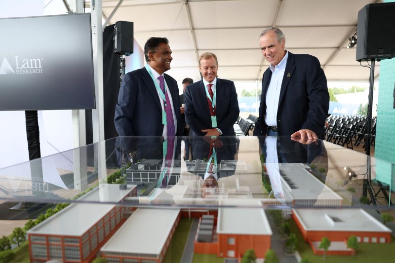 Sesha Varadarajan, Tim Archer and Senator Jeff Merkley viewing a model of Lam’s Oregon expansion