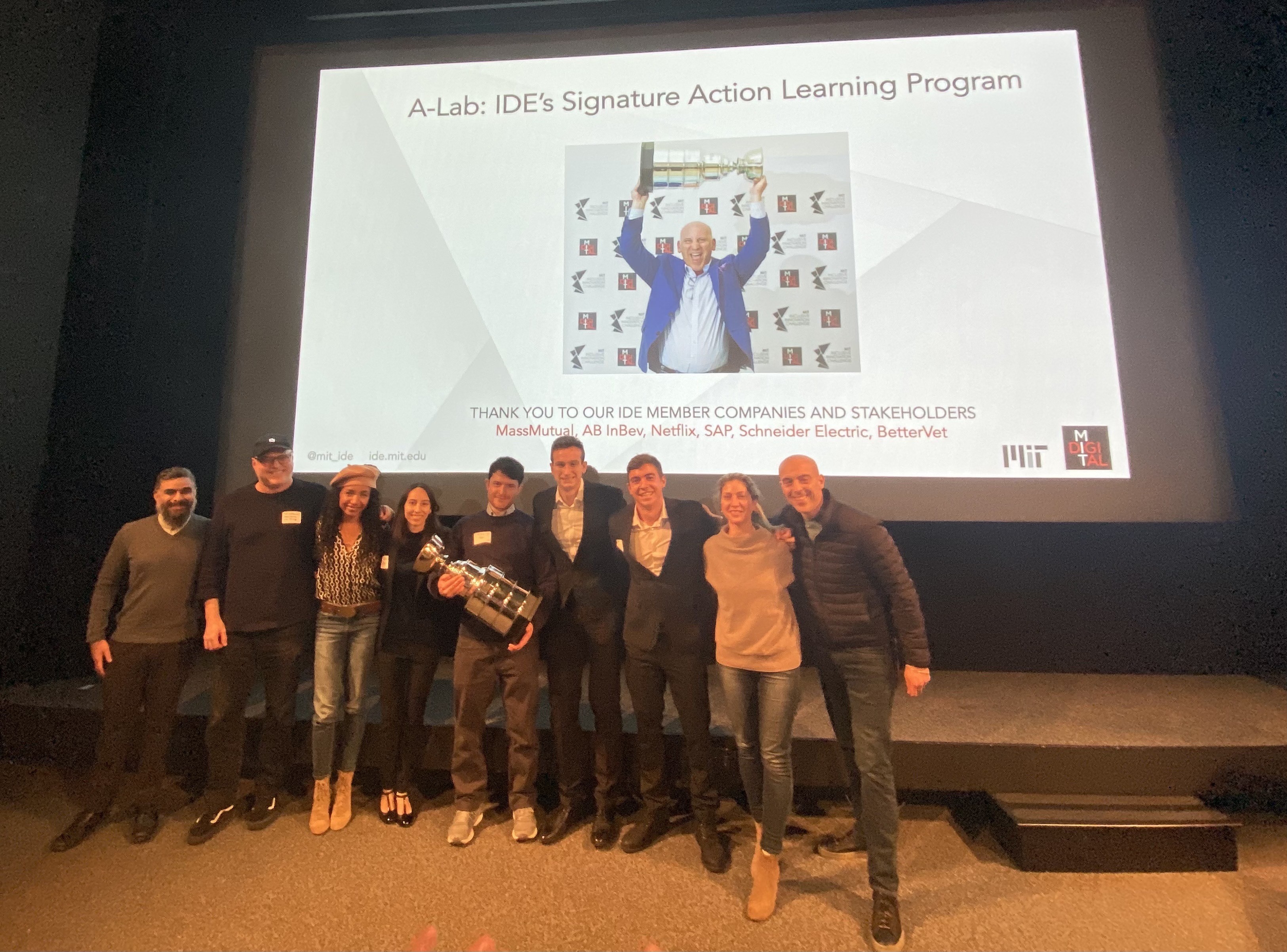 Tod Loofbourrow, second from left, with fellow judges, faculty, and students at MIT's 2022 Analytics Lab presentations