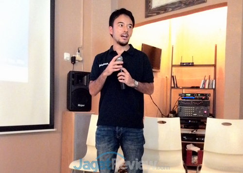 Tomonori Tsuji speaking at Pricebook’s September 2014 introduction in Jakarta