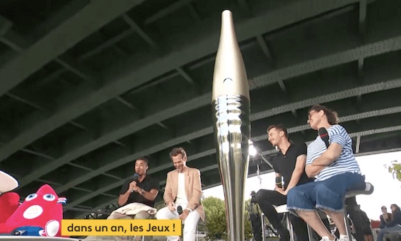 France Télévisions live production aboard a boat in Paris