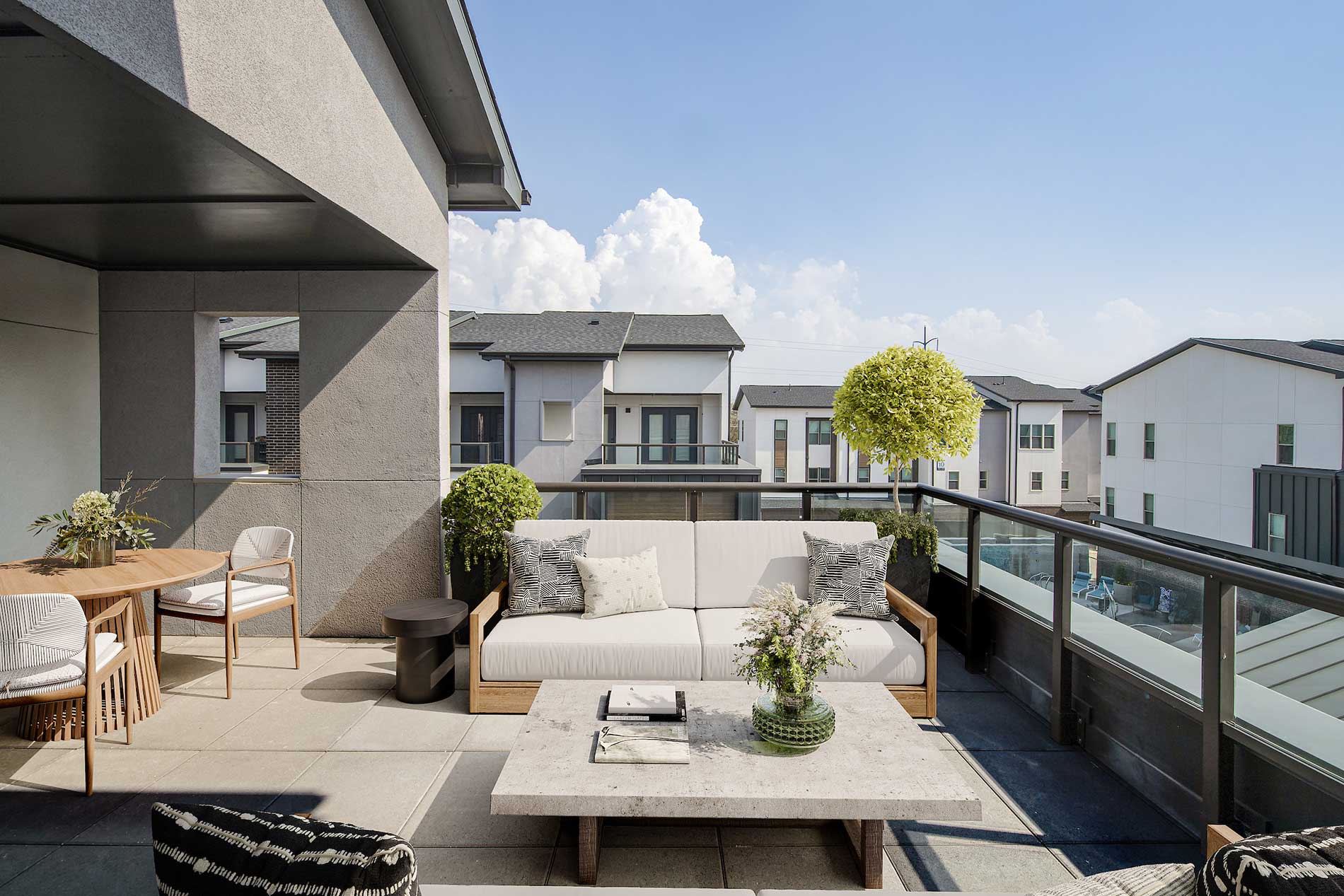 Furnished outdoor terrace at UDR’s Villas at Fiori apartment community