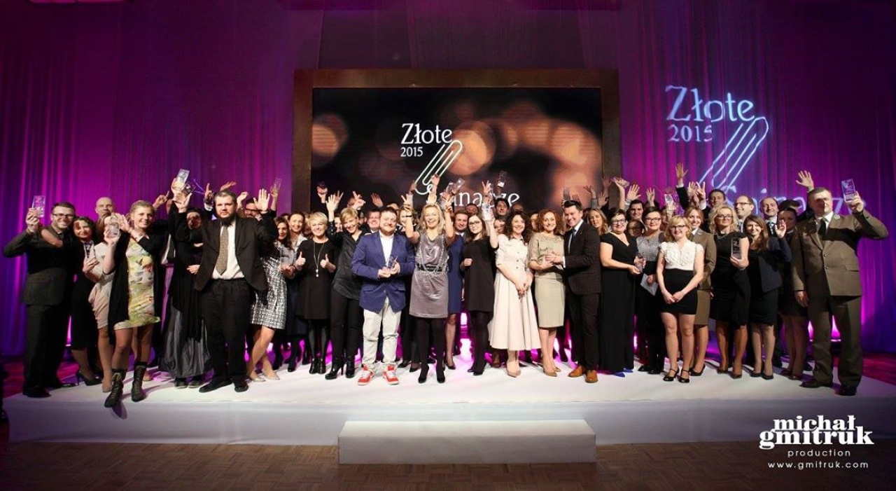 Winners gather across the stage at the 2015 Złote Spinacze awards